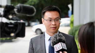 余刚律师律师接受深圳电视台采访